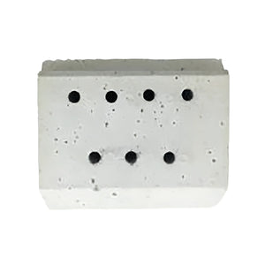 Betonblock mit sechs runden Entwässerungslöchern für Keramiksteine in Ecofire E+ und ES+