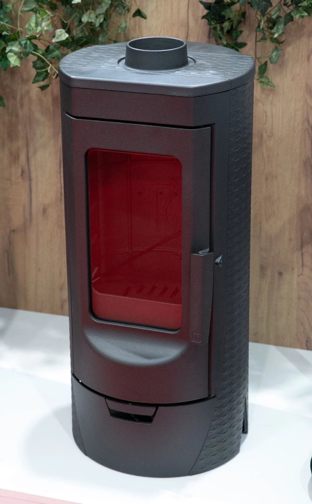 Τζάκι από χυτοσίδηρο σχεδιαστή Plamen Tara – ανεξάρτητα από τον αέρα του δωματίου