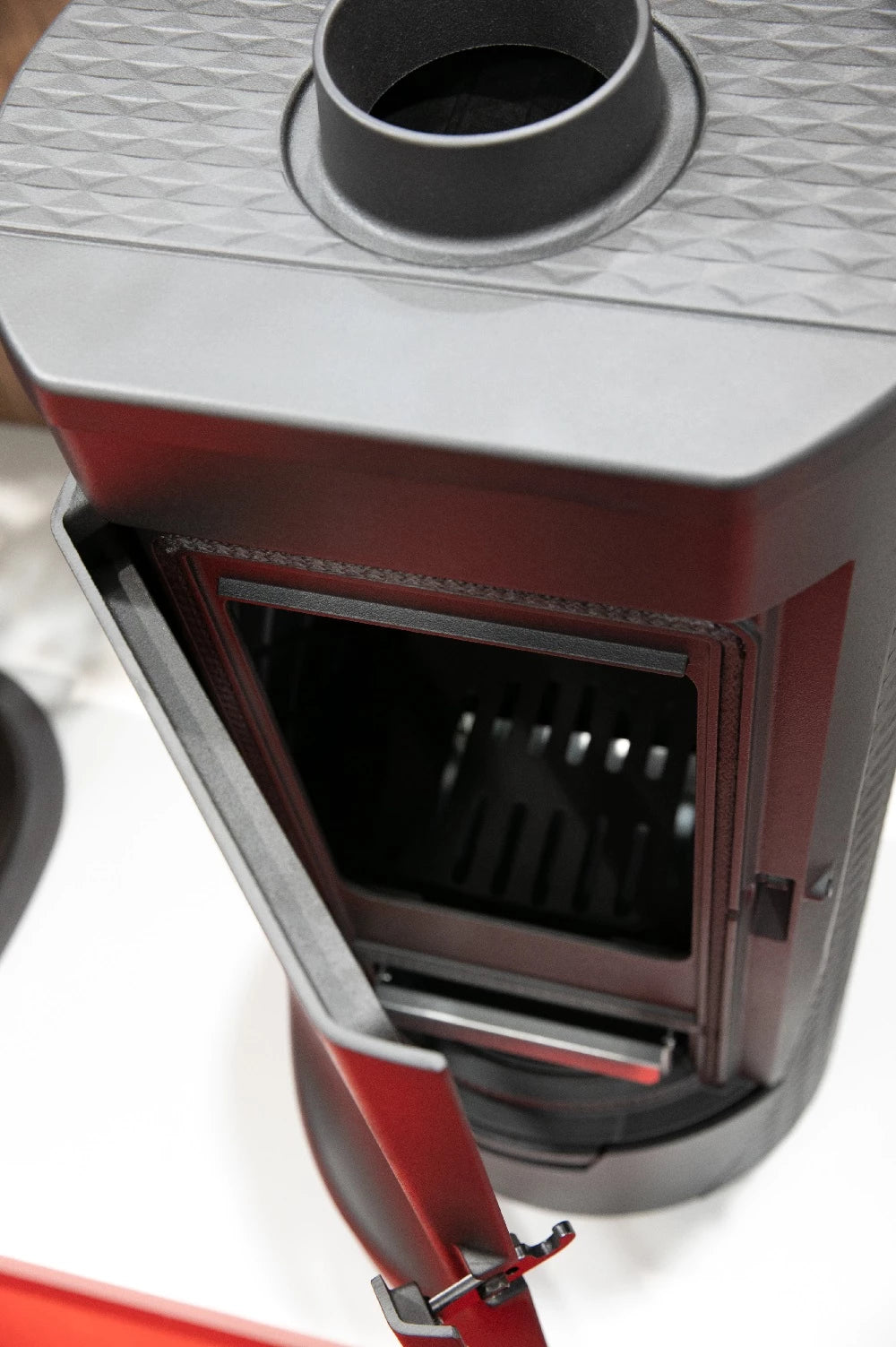 Τζάκι από χυτοσίδηρο σχεδιαστή Plamen Tara – ανεξάρτητα από τον αέρα του δωματίου