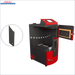 Roter und schwarzer Holzvergaser Attack SLX Lambda Touch 20 kW mit offenem Tür