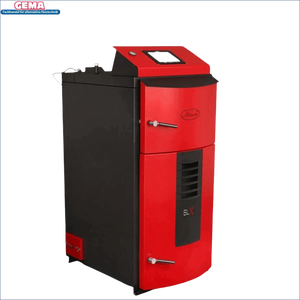 Rote und schwarze Heizungsanlage am Holzvergaser Attack SLX Lambda Touch 35 kW